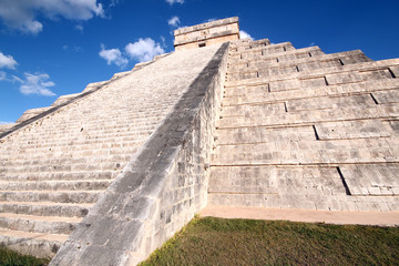 The Kukulkan Pyramid, aka El Castillo, in Ancient Mayan City Chichén Itzá. Yucatan, Mexico