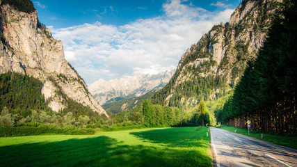 Wall Mural - strada in montagna in austria