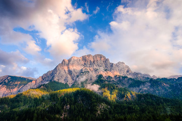 Wall Mural - montagne illuminate dal sole