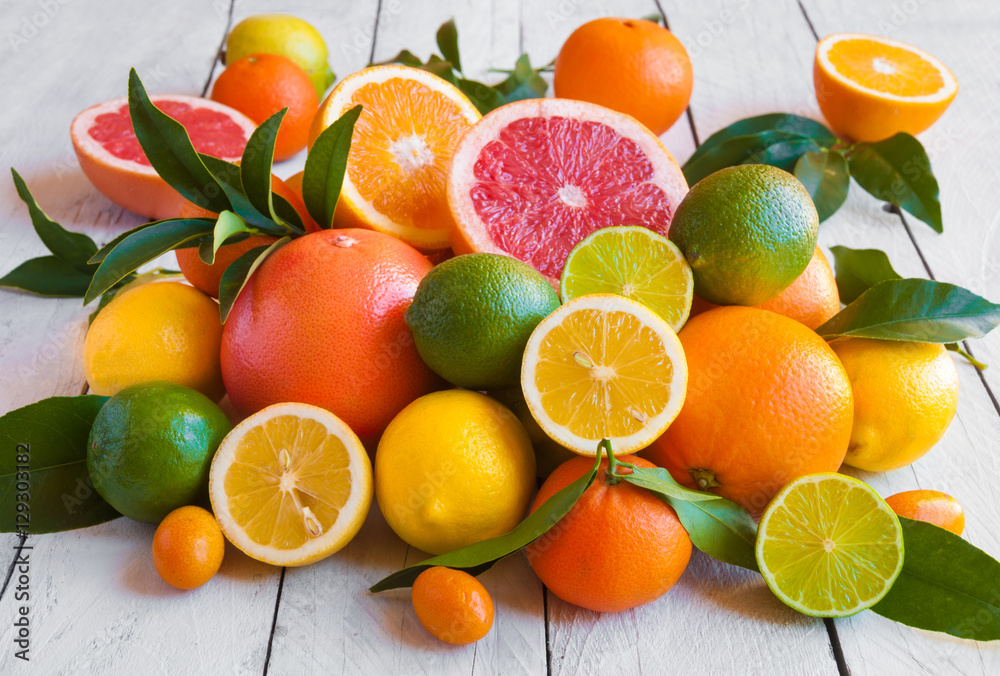 Various citrus fruits (orange, grapeftuit, lemon, mandarine, lime) - obrazy, fototapety, plakaty 