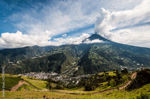 Fotografía Eruption of a volcano Tungurahua, Cordillera Occidental, Ecuador