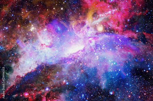 galaxy-i-mglawica-elementy-tego-obrazu-dostarczone-przez-nasa
