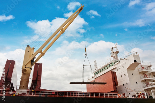 Fotografia Steel industry shipping at port