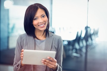 Poster - Attractive businesswoman holding digital tablet