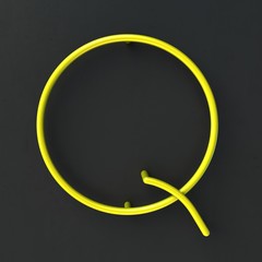 Fototapete - 3d glowing Wire Neon Font with soft shadows on dark background. Letter Q. 3d rendering isolated.
