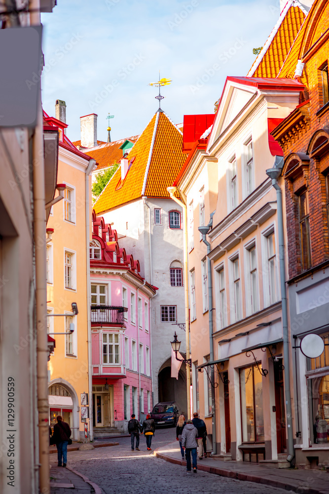 Obraz na płótnie Street view with gate tower in the old town of Tallinn, Estonia w salonie