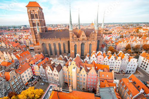 Zdjęcie XXL Pejzaż miejski widok z lotu ptaka na starym miasteczku z świątobliwym Marys kościół w Gdańskim, Polska