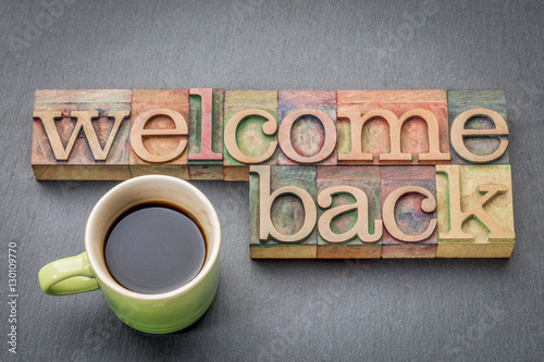 Fotografía Welcome back sign in wood type