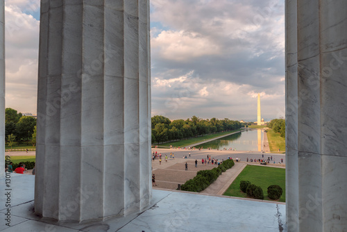 Photographie Sunset reflects Washington Monument in new reflecting pool by Lincoln Memorial