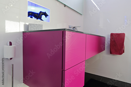 salle de bain moderne design avec meuble laqué rose – kaufen Sie ... salle de bain moderne design avec meuble laqué rose – kaufen Sie ...
