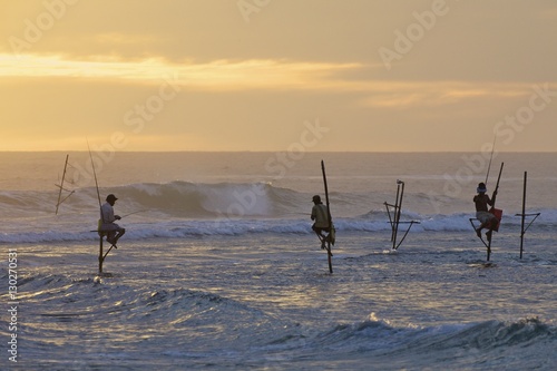 stilt-rybakow-w-weligama-poludniowe-wybrzeze-sri-lanka-azja