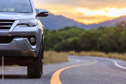 Cuadros en Lienzo Close up front of new silver SUV car parking on the asphalt road