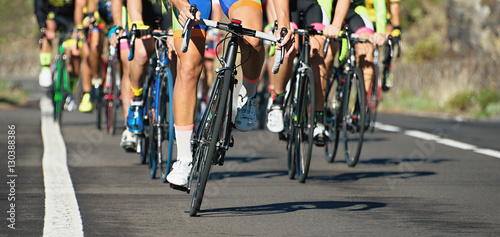 Dekoracja na wymiar  zawody-rowerowe-sportowcy-rowerzysci-jezdzacy-na-wyscigu