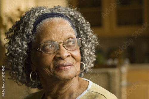 Fotografie, Obraz Portrait of an elderly African American woman at home.