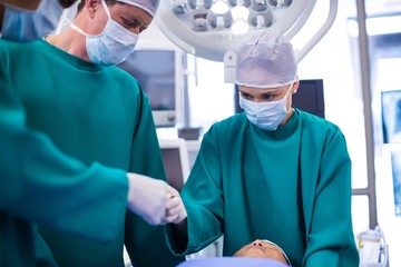 Poster - Surgeons performing operation in operation theater