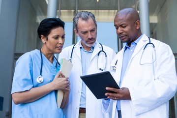 Poster - Surgeons and nurse having discussion on digital tablet