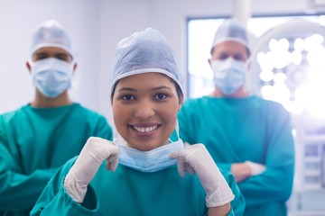 Poster - Team of surgeons wearing surgical mask in operation theater