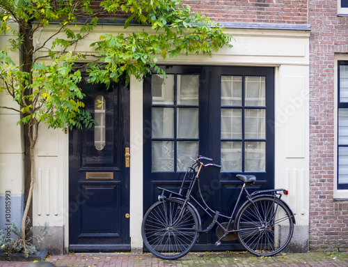 Dekoracja na wymiar  parking-rowerow-przed-domem