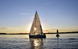 Sonnenuntergang auf Kieler Förde. Sommerstimmung auf Boot.