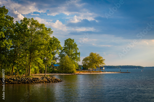Fotografía Lake Norman, at Ramsey Creek Park, in Cornelius, North Carolina.