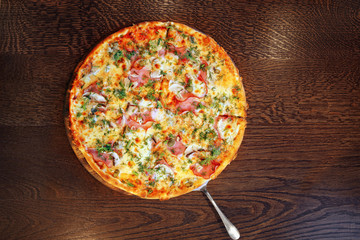 Poster - Plate with tasty pizza on wooden table