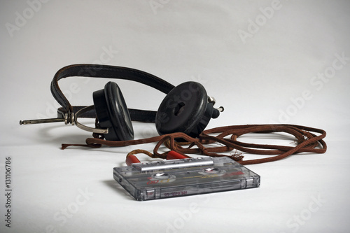 Fotografia Auriculares antiguos y cassette