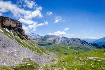 Wall Mural - strada sul grossglockner in austria