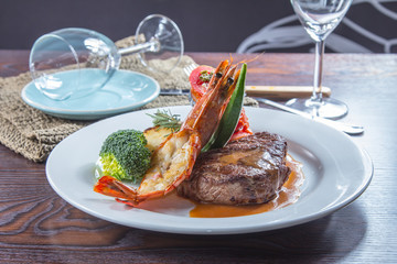 Canvas Print - prawn and steak