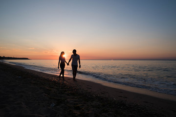 Wall Mural - loving couple on the beach