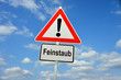 © nmann77 - Feinstaub, Immissionen, Luftverschmutzung, Staub, Stäube, Schadstoffe, Atmosphäre, Luftschadstoffe, Flugstaub, Umweltschutz, Schild, Achtung, Warnung, symbolisch, Grenzwerte, Straßenverkehr