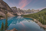 Fototapeta Sypialnia - Moraine Lake Sunrise - Banff National Park