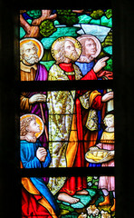 Papier Peint - Stained Glass - Feeding the Multitude