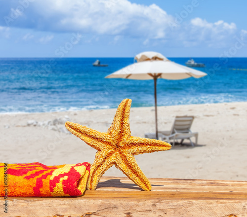 étoile De Mer Et Serviette Sur Plage De Boucan Saint Gilles