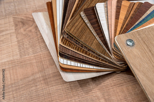 Fotografie, Obraz Veneer packs contain samples of blackwood on desk