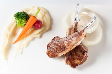 Canvas Print - Grilled lamb chops with onions and Mashed Potato