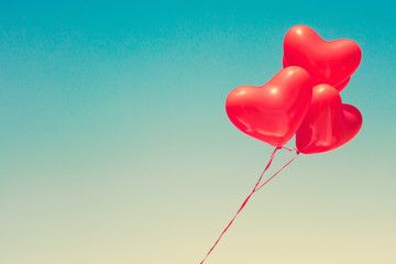 Poster - Various red heart shaped balloons in flight