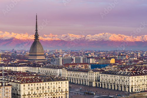 Cuadros en Lienzo Torino (Turin, Italy): cityscape at sunrise with details of the Mole Antonelliana towering over the city