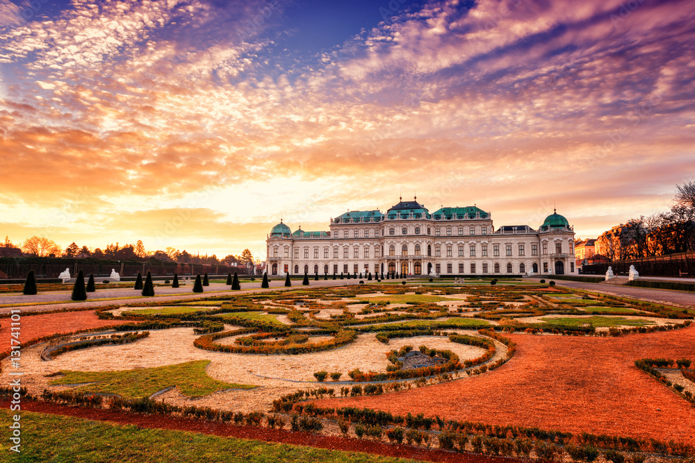 Belvedere, Vienna, view of Upper Palace and beautiful royal garden in sunrise light, colorful landscape, Austria, Europe - obrazy, fototapety, plakaty 