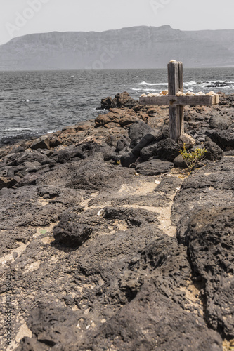 Fotomural wooden cross on the coast of lanzarote