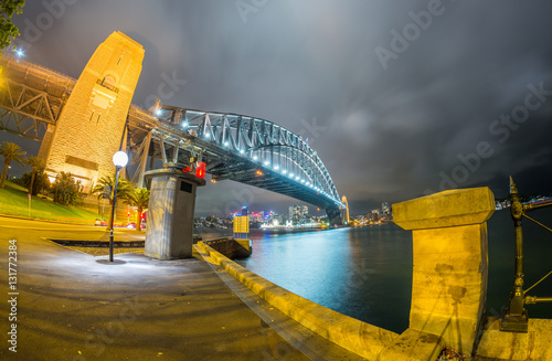 Obraz na płótnie Sydney Harbour Bridge. Szeroki kąt widzenia w nocy