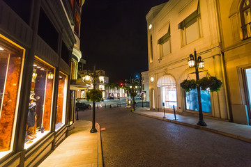 Wall Mural - Buildings in Rodeo Drive at night