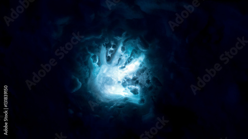 Zdjęcie XXL Dziwny lekki sygnał krok dłoni na śniegu