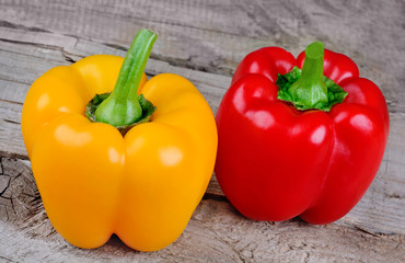 Poster - Pepper on wooden table