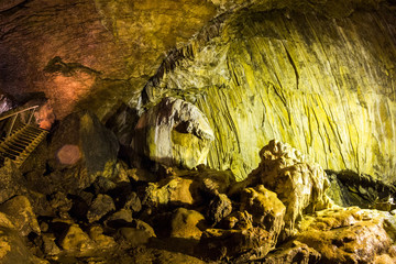  Scena z jaskini Ialomita, w pobliżu płaskowyżu Padina, Bucegi, Rumunia