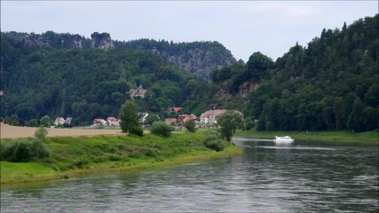 Wall Mural - Elbsandsteingebirge Elbe mit Schiff