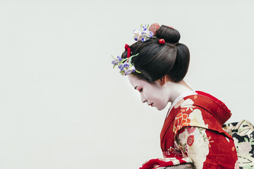 portrait of maiko geisha in gion, kyoto, japan