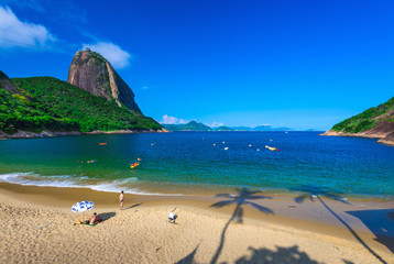 Fototapete - Mountain Sugar Loaf and Vermelha beach in Rio de Janeiro. Brazil