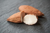 amandes sur ardoise