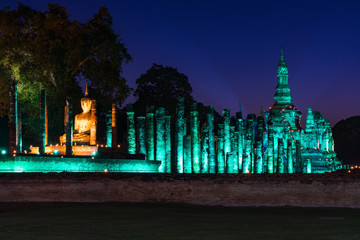 Fototapete - sukhothai historical park illuminated in the night, Thailand
