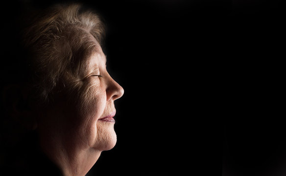 Fototapete - Profile portrait of elderly old women, grandmother